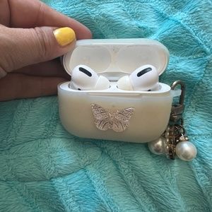 Air pod pros with case